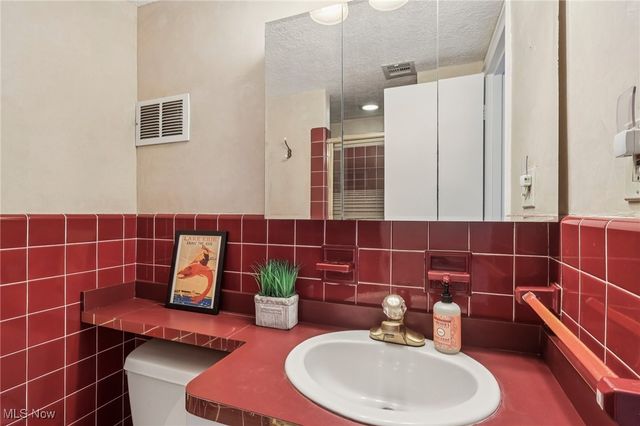 11820 Edgewater Drive 415, Lakewood, OH 44107