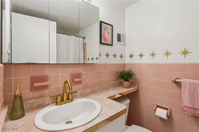 11820 Edgewater Drive 415, Lakewood, OH 44107