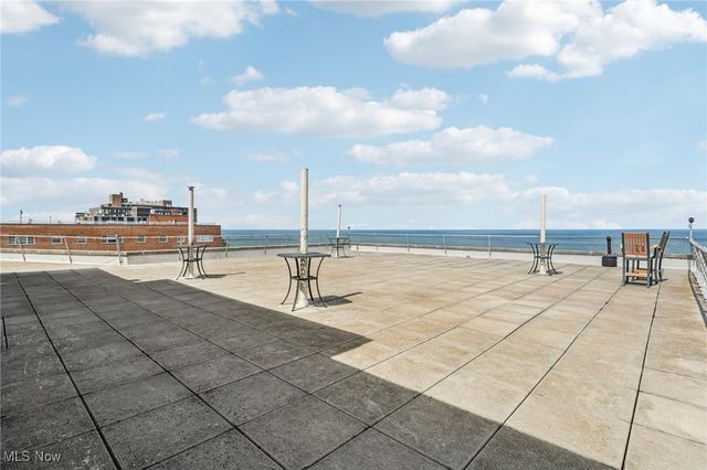 11820 Edgewater Drive 415, Lakewood, OH 44107