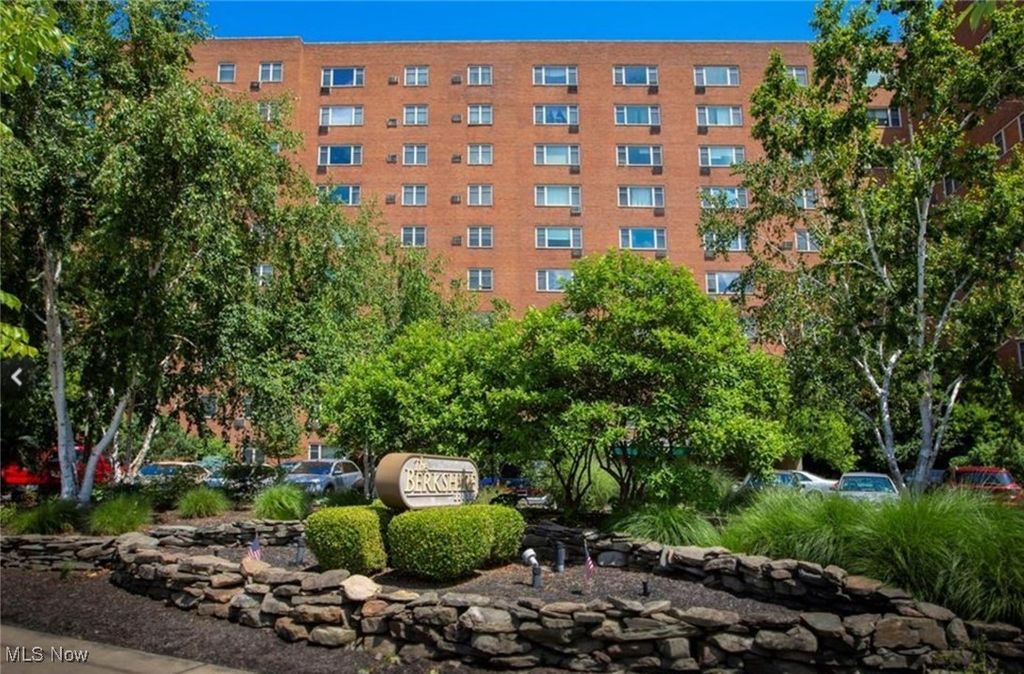 11820 Edgewater Drive 415, Lakewood, OH 44107