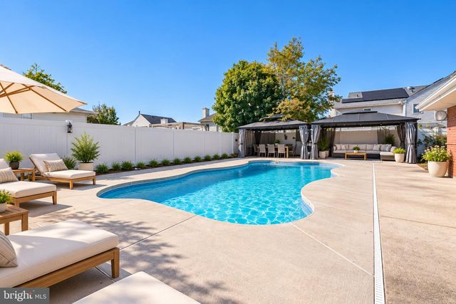 1090 ORCHARD ST, North Brunswick, NJ 08902