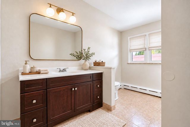 1090 ORCHARD ST, North Brunswick, NJ 08902