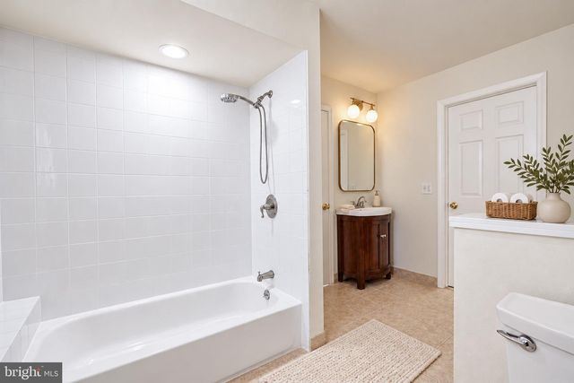 1090 ORCHARD ST, North Brunswick, NJ 08902