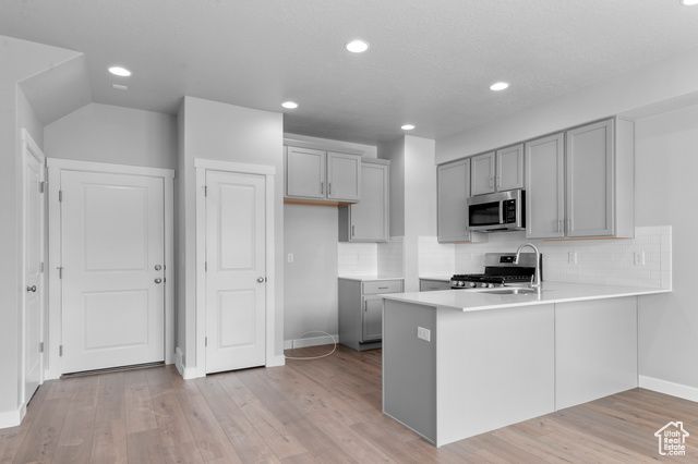 6566 W RAYNOLDS PEAK WAY, West Jordan, UT 84081