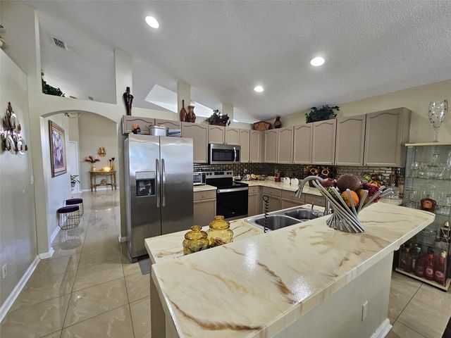 15601 AUTUMN GLEN AVENUE, Clermont, FL 34714