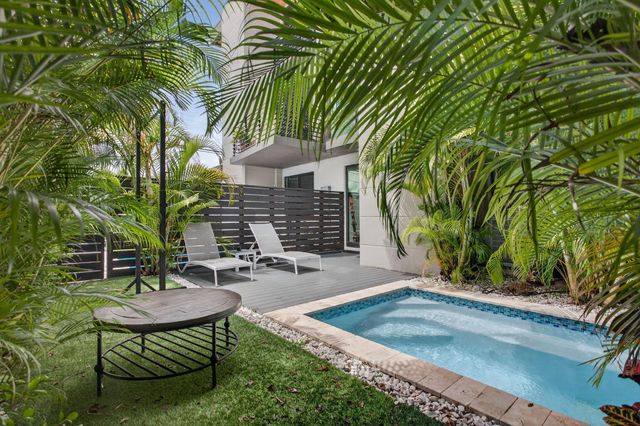 1044 N VICTORIA PARK Road, Fort Lauderdale, FL 33304
