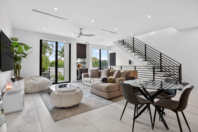 1044 N VICTORIA PARK Road, Fort Lauderdale, FL 33304