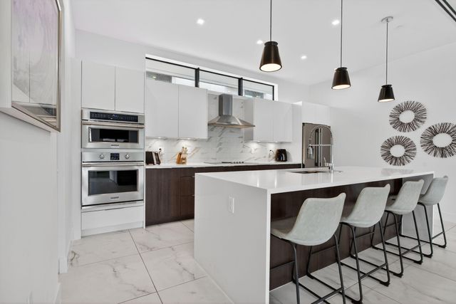 1044 N VICTORIA PARK Road, Fort Lauderdale, FL 33304