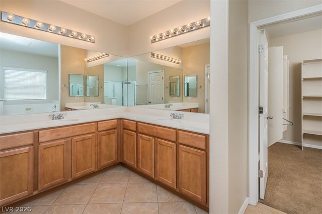 8229 Oakshire Street, Las Vegas, NV 89131
