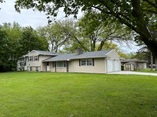 814 N Lakeview Avenue, Sturgis, MI 49091