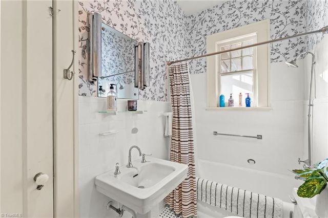 630 Colonial Drive, High Point, NC 27262