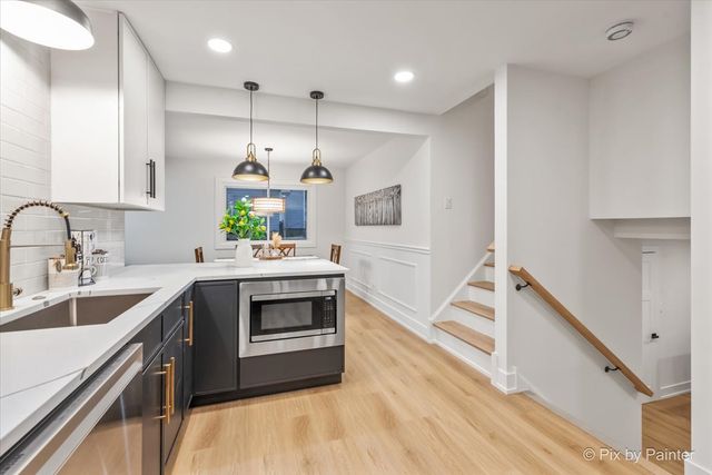 1942 Trail Ridge Street, Arlington Heights, IL 60004