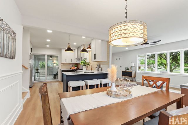 1942 Trail Ridge Street, Arlington Heights, IL 60004