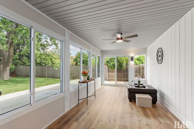 1942 Trail Ridge Street, Arlington Heights, IL 60004