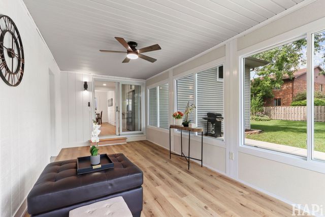 1942 Trail Ridge Street, Arlington Heights, IL 60004