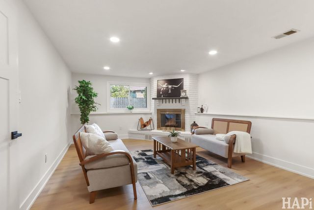 1942 Trail Ridge Street, Arlington Heights, IL 60004