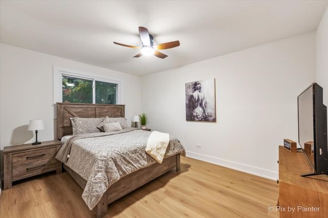 1942 Trail Ridge Street, Arlington Heights, IL 60004