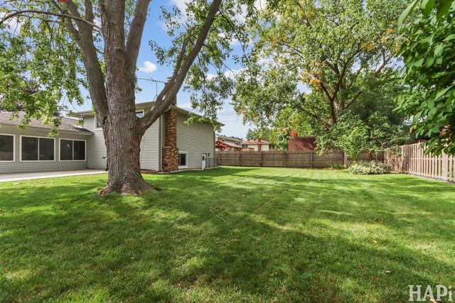 1942 Trail Ridge Street, Arlington Heights, IL 60004