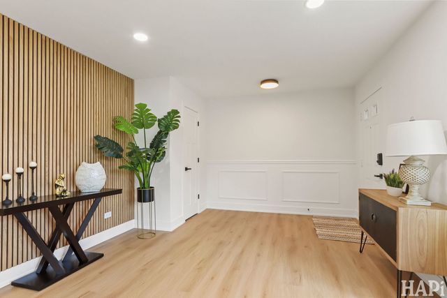 1942 Trail Ridge Street, Arlington Heights, IL 60004