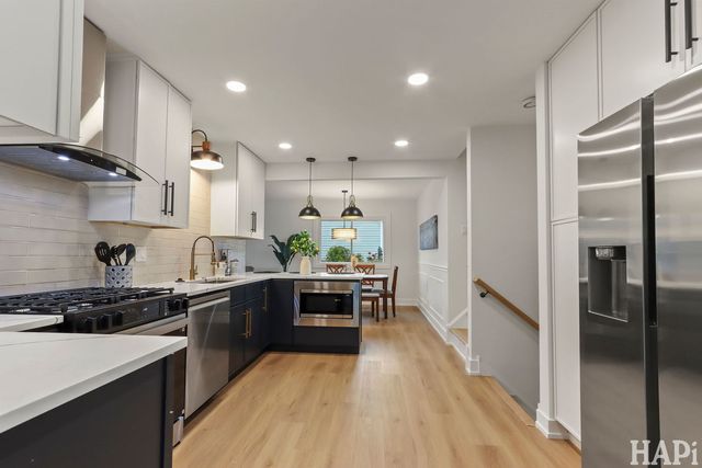 1942 Trail Ridge Street, Arlington Heights, IL 60004