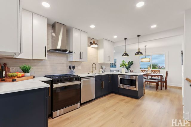 1942 Trail Ridge Street, Arlington Heights, IL 60004