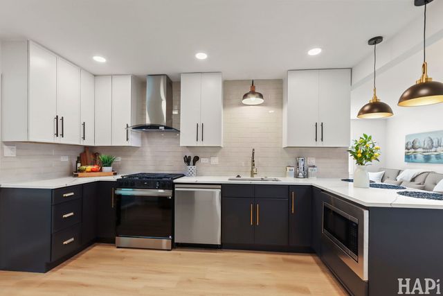 1942 Trail Ridge Street, Arlington Heights, IL 60004