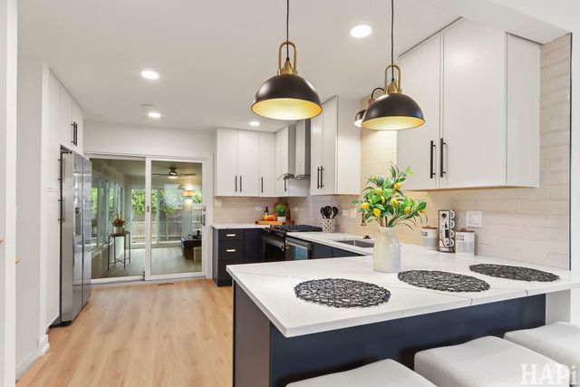 1942 Trail Ridge Street, Arlington Heights, IL 60004