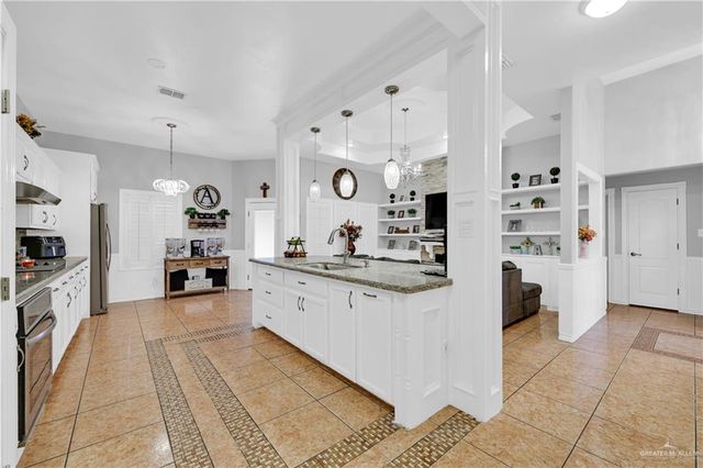 404 N Los Ebanos Boulevard, Alton, TX 78573