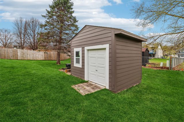 3304 SE 19th Court, Des Moines, IA 50320