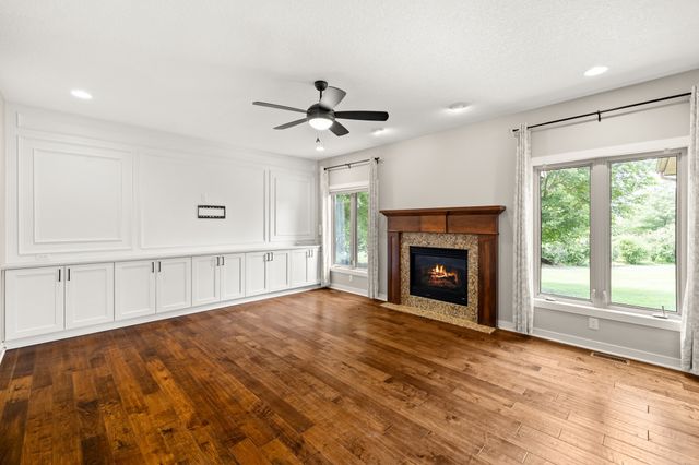 2944 NW 167th Street, Clive, IA 50325
