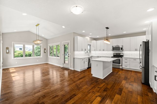 2944 NW 167th Street, Clive, IA 50325