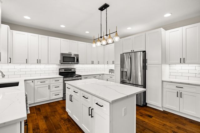 2944 NW 167th Street, Clive, IA 50325