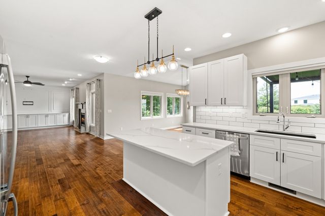 2944 NW 167th Street, Clive, IA 50325