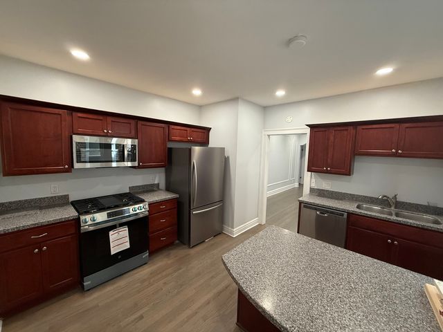 2827 W Lunt Avenue 1, Chicago, IL 60645