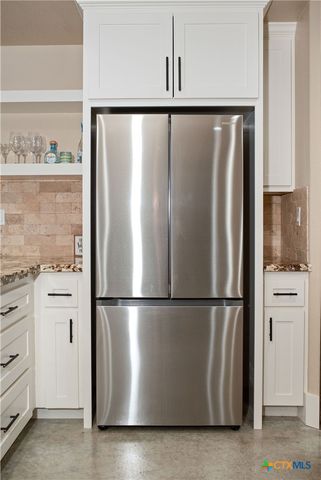 82 Circle Hook, Port O'connor, TX 77982