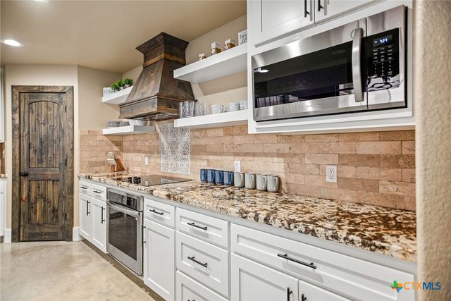 82 Circle Hook, Port O'connor, TX 77982