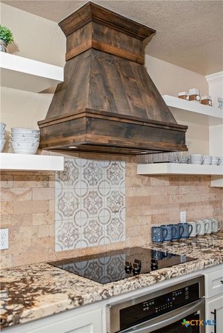 82 Circle Hook, Port O'connor, TX 77982