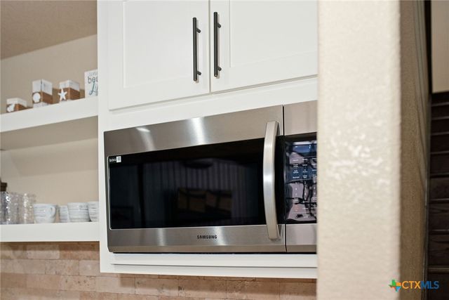 82 Circle Hook, Port O'connor, TX 77982