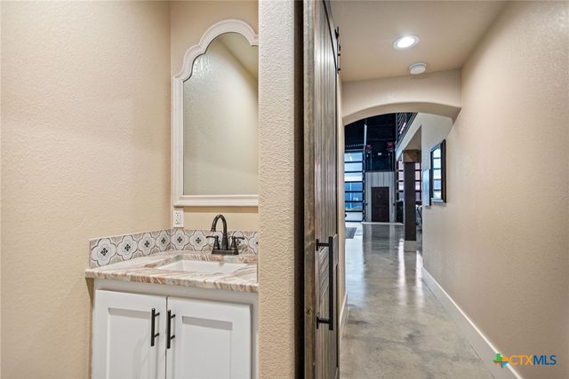 82 Circle Hook, Port O'connor, TX 77982