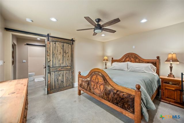 82 Circle Hook, Port O'connor, TX 77982