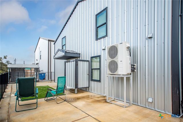 82 Circle Hook, Port O'connor, TX 77982