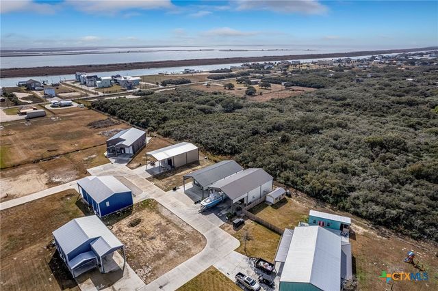 82 Circle Hook, Port O'connor, TX 77982