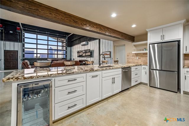 82 Circle Hook, Port O'connor, TX 77982