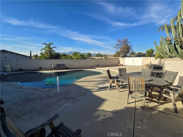 8725 Boxwood Court, Fontana, CA 92335