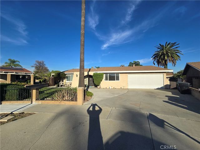8725 Boxwood Court, Fontana, CA 92335