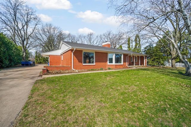 120 Kenway Rd., Waterloo, IA 50701