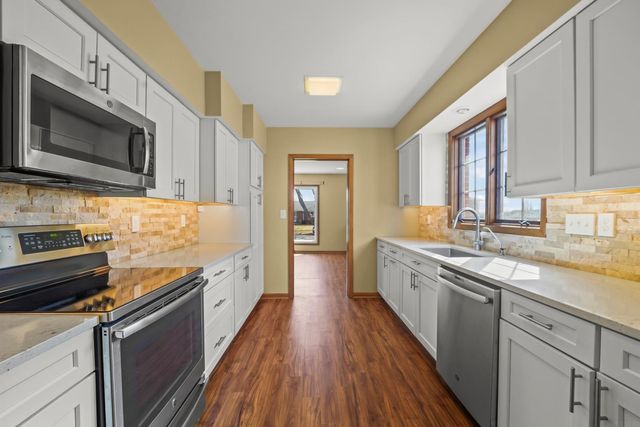 120 Kenway Rd., Waterloo, IA 50701