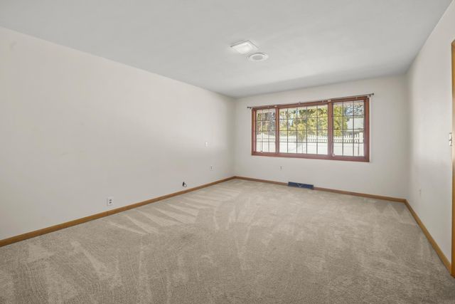 120 Kenway Rd., Waterloo, IA 50701