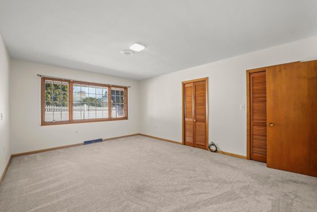 120 Kenway Rd., Waterloo, IA 50701