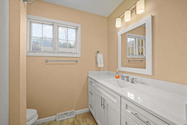 120 Kenway Rd., Waterloo, IA 50701